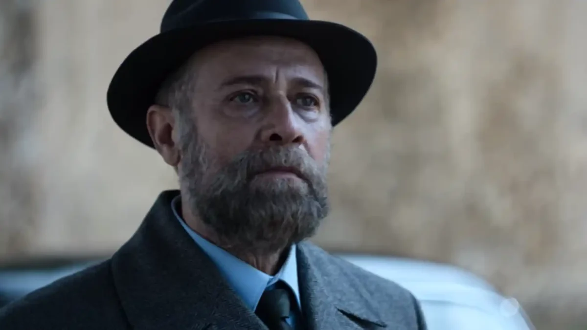 Nadie nos vio partir: ¿Quién es Juan Manuel Bernal, el actor que hace del padre de Leo? Juan Manuel Bernal Nadie nos vio partir: ¿Quién es el actor que interpreta a Samuel Saltzman?