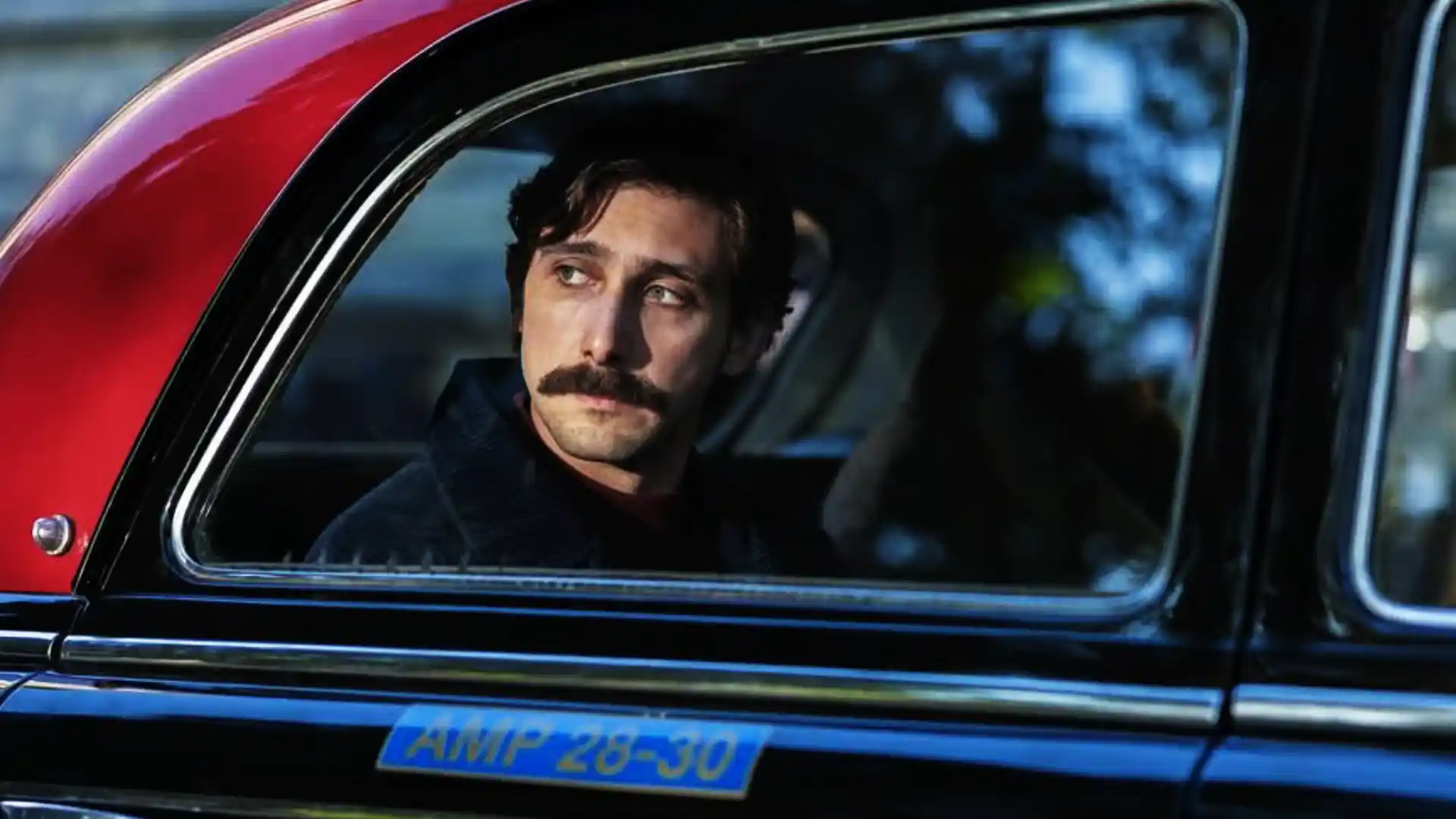 Nadie nos vio partir: ¿Quién es Emiliano Zurita, el actor que interpreta a Leo Saltzman?