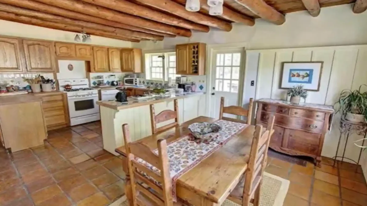 ¿Cómo es la casa que Juan Gabriel construyó para sus hijos? (FOTOS) Rancho Ivjohaje: Así es la casa que construyó Juan Gabriel para sus hijos en 18 FOTOS