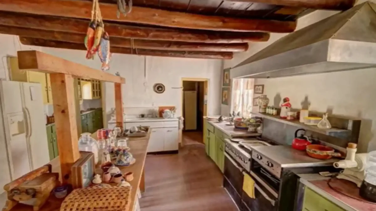 ¿Cómo es la casa que Juan Gabriel construyó para sus hijos? (FOTOS) Rancho Ivjohaje: Así es la casa que construyó Juan Gabriel para sus hijos en 18 FOTOS