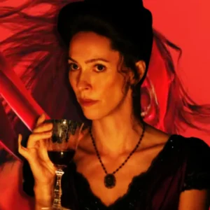 Rebecca Hall: quién es la actriz que da vida a Abby Borden
